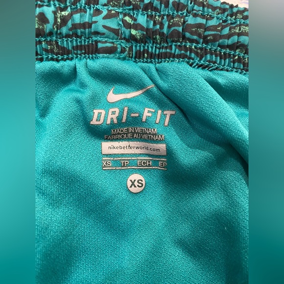 Graphic Nike summer shorts with built in liner - Picture 4 of 5